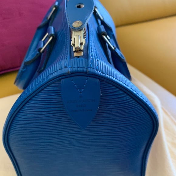 Authentic Louis Vuitton Epi Speedy 25 - Picture 4 of 12